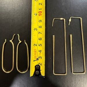 2 pair of gold hoops